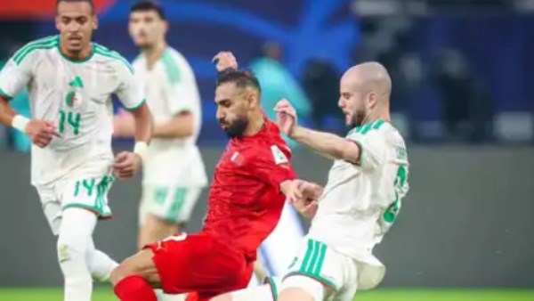 الجزائر يتقدم على العراق بهدف قاتل في الشوط الأول بكأس العرب 2025 الجزائر يتقدم على العراق بهدف قاتل في الشوط الأول بكأس العرب 2025