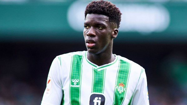 هجوم سنغالي واسع على فابريجاس بسبب إصابة أسان دياو هجوم سنغالي واسع على فابريجاس بسبب إصابة أسان دياو