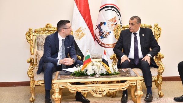 وزير الدولة للإنتاج الحربي  يستقبل وزير الاقتصاد والصناعة البلغاري لبحث أوجه التعاون المشترك