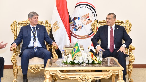 وزير الإنتاج الحربي يستقبل نظيره البرازيلي في EDEX 2025 لتعزيز التعاون الدفاعي