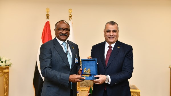 وزير الدولة للإنتاج الحربي يستقبل مدير عام منظومة الصناعات الدفاعية السودانية