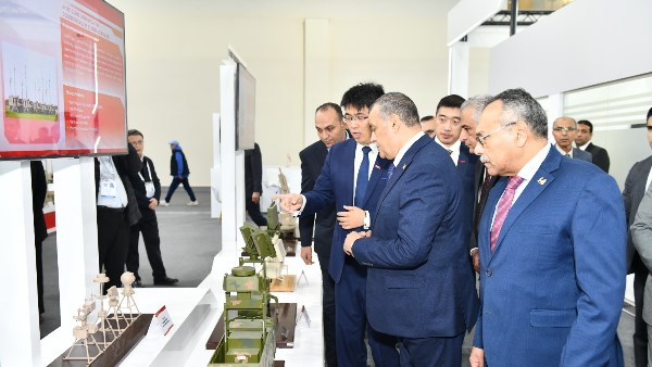 وزير الإنتاج الحربي يزور أجنحة عدد من الشركات المشاركة بالمعرض الدولى للصناعات الدفاعية  "EDEX 2025"