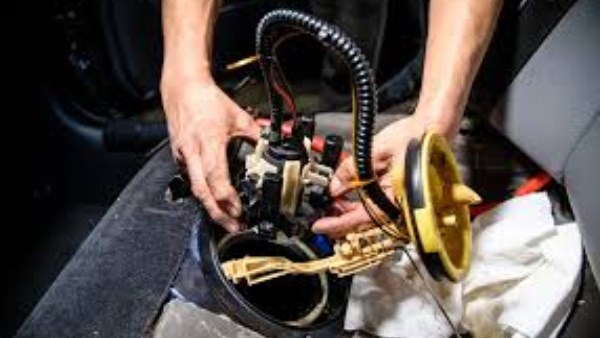 تعرف علي دور طرمبة البنزين بالسيارة وأعراض تلفها