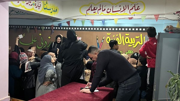 قبل الساعة الأخيرة .. تكدس من الناخبين أمام لجان النواب بالشرقية قبل الساعة الأخيرة .. تكدس من الناخبين أمام لجان النواب بالشرقية