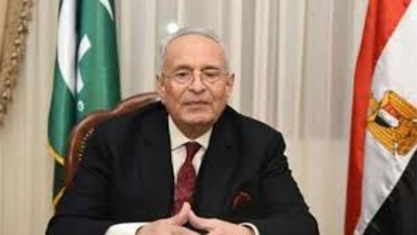 المستشار بهاء الدين أبو شقة، وكيل مجلس الشيوخ السابق والفقيه الدستوري،