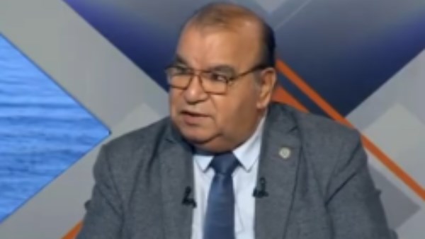  الكاتب الصحفي رفعت فياض 