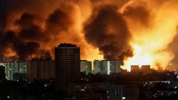 هجوم روسي بالمسيرات يستهدف محطة قطارات في بلدة فاستيف جنوبي كييف هجوم روسي بالمسيرات يستهدف محطة قطارات في بلدة فاستيف جنوبي كييف