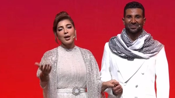 قبل يدها.. أحمد سعد يفاجئ أصالة فى حفلها بدبي.. فيديو قبل يدها.. أحمد سعد يفاجئ أصالة فى حفلها بدبي.. فيديو