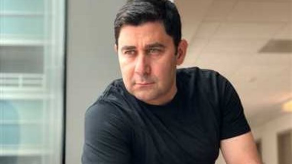 ابنه فنان شهير.. مخرج معروف  يتعرض لأزمة صحية.. خاص