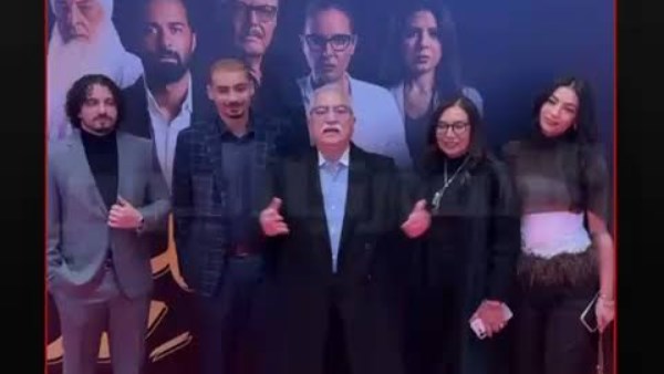 إبراهيم عيسى مع أسرته فى العرض الخاص بفيلم الملحد 