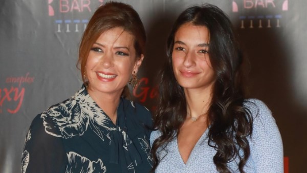 منال سلامة وابنتها أميرة أديب 