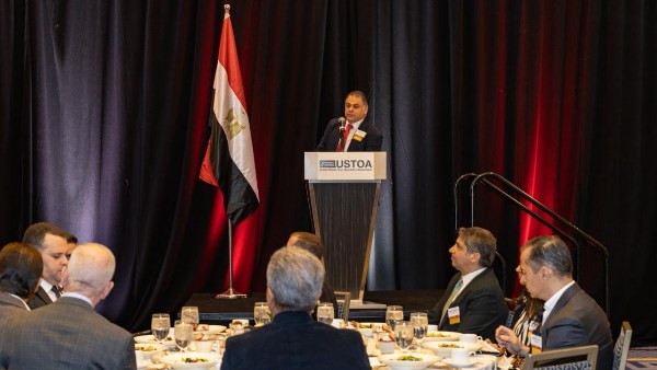 وزير السياحة والآثار 