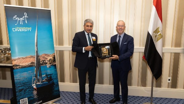 وزير السياحة والآثار 