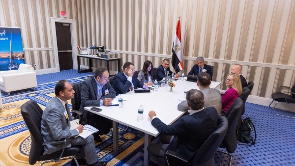 وزير السياحة والآثار 