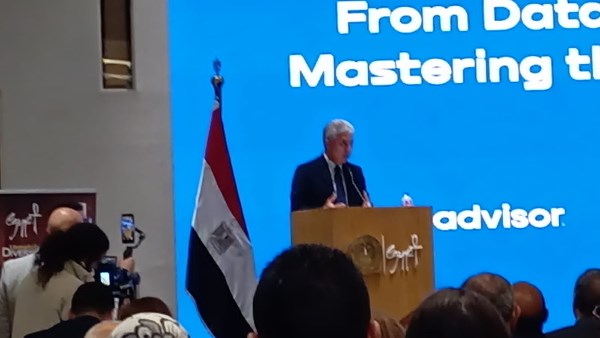 وزير السياحة والآثار 