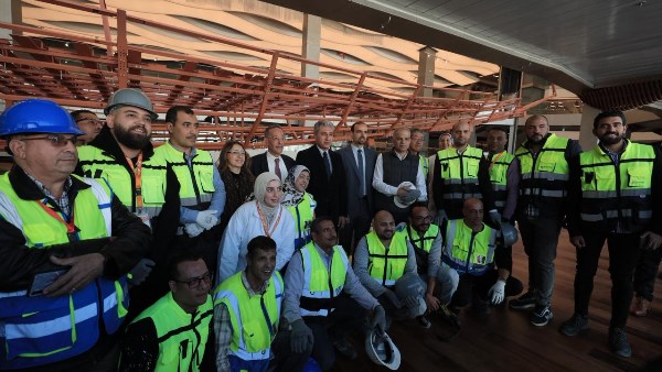 وزير السياحة والآثار 