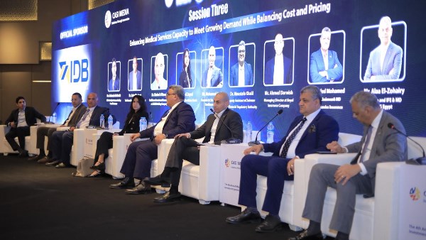 مسؤولون وخبراء يناقشون آليات جذب الاستثمارات للرعاية الصحية وتعزيز الشراكة بين القطاعين العام والخاص