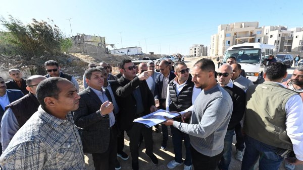 وزير الإسكان يتفقد مشروع وزير الإسكان يتفقد مشروع
