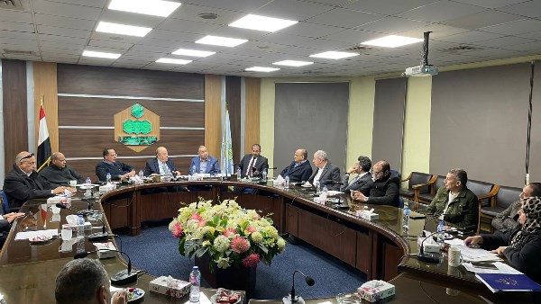 جانب من اجتماع مستثمري العاشر 