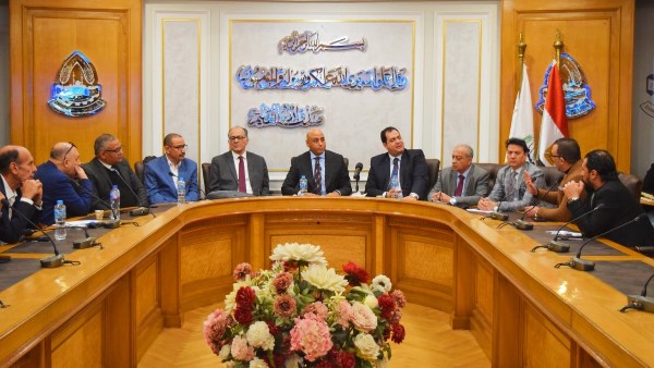 تجار الملابس الجاهزة