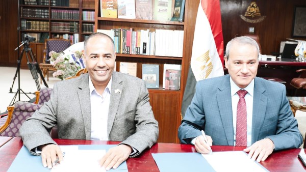 جانب من توقيع البروتوكول