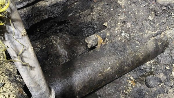 كسر خط مياه