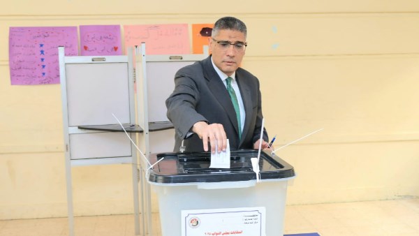 لحظة الإدلاء بصوته| محافظ الجيزة: تواجد ميداني لرؤساء الأحياء لمتابعة انتخابات النواب لحظة الإدلاء بصوته| محافظ الجيزة: تواجد ميداني لرؤساء الأحياء لمتابعة انتخابات النواب