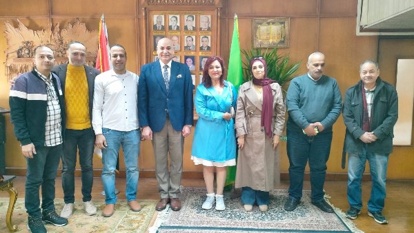 نائب رئيس جامعة المنوفية يكرم لجنة تحكيم مهرجان العروض المسرحية بكليات الجامعة