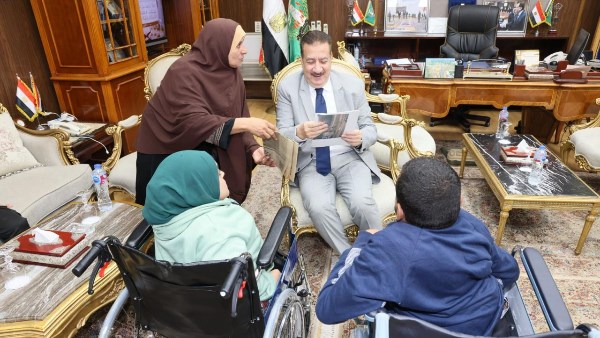 محافظ المنوفية يأمر بصرف مساعدات وتخصيص كشك لحالتين من ذوي الهمم محافظ المنوفية يأمر بصرف مساعدات وتخصيص كشك لحالتين من ذوي الهمم