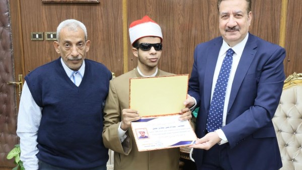 محافظ المنوفية يكرم الطالب عبدالرحمن مهدى لفوزه بالمسابقة العالمية للقرآن الكريم .. صور محافظ المنوفية يكرم الطالب عبدالرحمن مهدى لفوزه بالمسابقة العالمية للقرآن الكريم .. صور