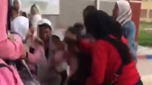 براءة ٧ طالبات من تهمة ضرب ولية أمر 