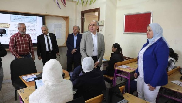 محافظ المنيا يتابع انتظام العملية التعليمية بمدرسة بني محمد سلطان الثانوية المشتركة محافظ المنيا يتابع انتظام العملية التعليمية بمدرسة بني محمد سلطان الثانوية المشتركة