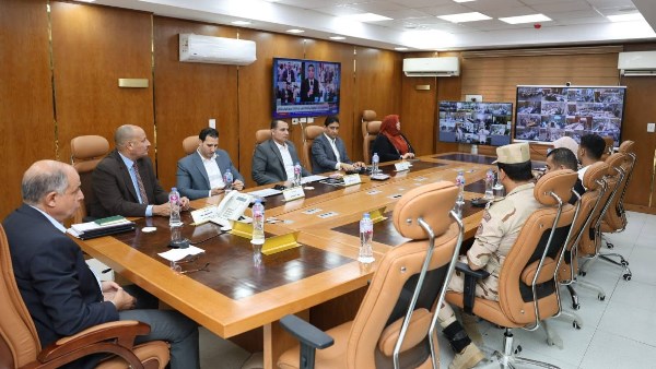 محافظ المنيا يتابع سير العملية الانتخابية