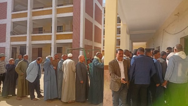 اليوم الثاني.. إقبال الناخبين على التصويت في377 مقرًا بالمنيا اليوم الثاني.. إقبال الناخبين على التصويت في377 مقرًا بالمنيا