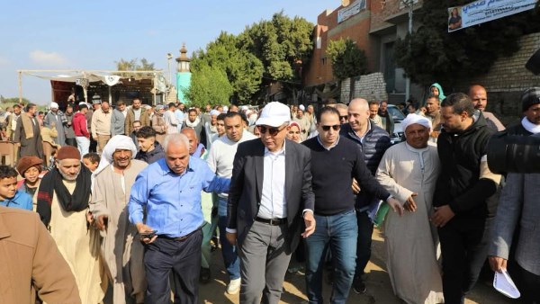 محافظ المنيا يتفقد مجمع خدمات شارونة.. ويؤكد: نموذج مشرف لإسهامات «حياة كريمة» محافظ المنيا يتفقد مجمع خدمات شارونة.. ويؤكد: نموذج مشرف لإسهامات «حياة كريمة»