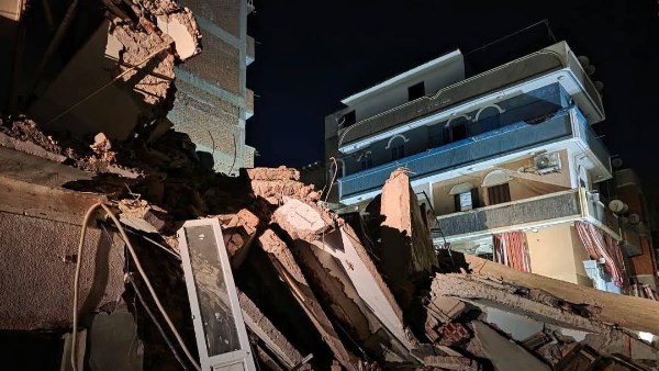 انهيار منزل 