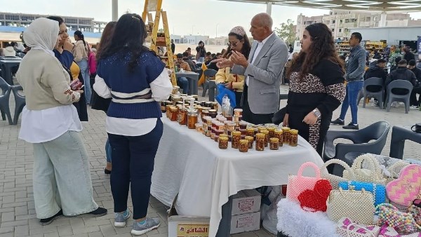 «أيادي مصر» بالمنيا تقيم معرضًا تسويقيًا للحرف اليدوية بجامعة دراية «أيادي مصر» بالمنيا تقيم معرضًا تسويقيًا للحرف اليدوية بجامعة دراية
