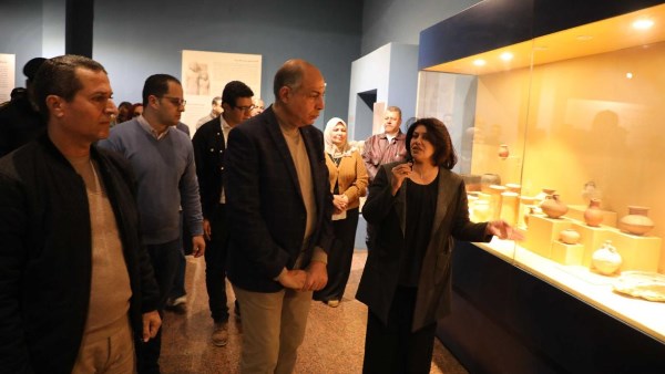 محافظ المنيا يتفقد متحف آثار ملوي