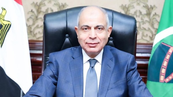 محافظ المنيا يعلن حزمة تسهيلات جديدة لاستخراج تراخيص المحال العامة