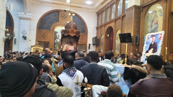 حزن شديد خلال تشييع الجنازة 