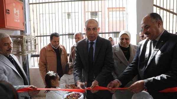 محافظ المنيا خلال الافتتاح 
