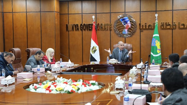 محافظ المنيا يلتقي نخبة من الصحفيين