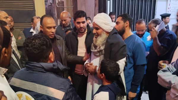 نائب محافظ المنيا يطمئن علي وحالة مصابي حادث الطريق الصحراوي الشرقي