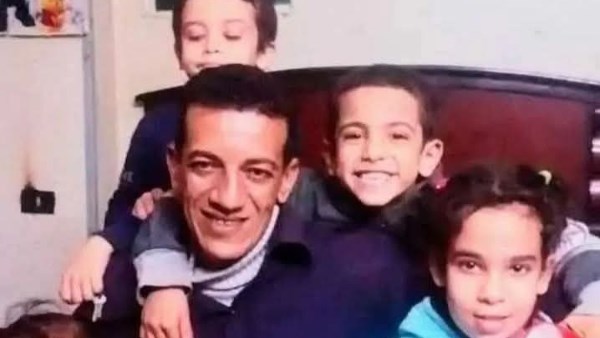 الأب وابنائه الاربعة 