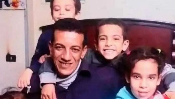 الأب وابنائه الأربعة 