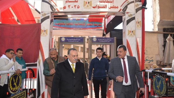 محافظ أسيوط يتفقد لجان القوصية وحي غرب لمتابعة سير التصويت في اليوم الثاني والأخير لإعادة انتخابات النواب