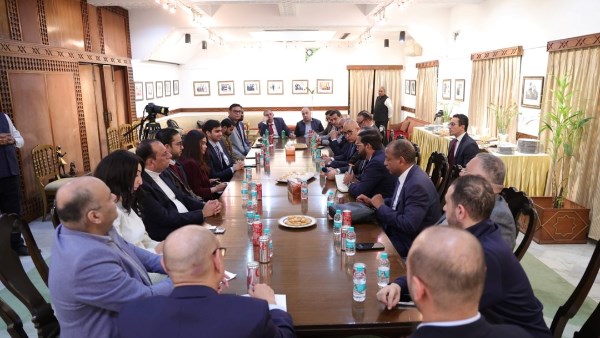 محافظ أسيوط يبحث مع غرفة تجارة PHDCCI الهندية تعزيز التعاون الاستثماري ويعلن ترتيبات لمنتدى اقتصادي بالمحافظة