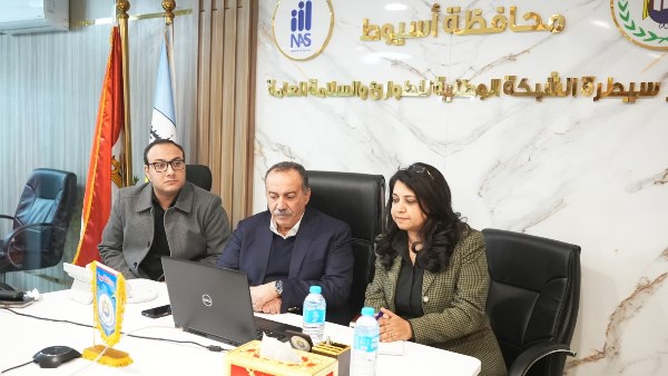 محافظ أسيوط يبحث مع شركة هندية إدخال تكنولوجيا متقدمة وصديقة للبيئة في مجال إنشاء وصيانة الطرق محافظ أسيوط يبحث مع شركة هندية إدخال تكنولوجيا متقدمة وصديقة للبيئة في مجال إنشاء وصيانة الطرق