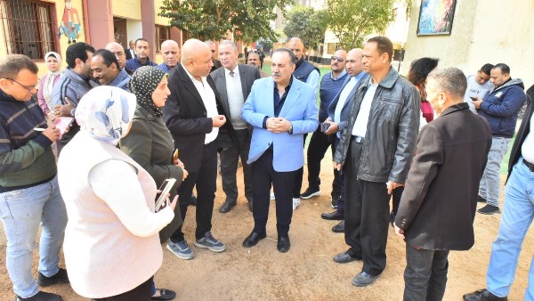 محافظ أسيوط يتفقد مدرسة الأمل للصم بالأربعين