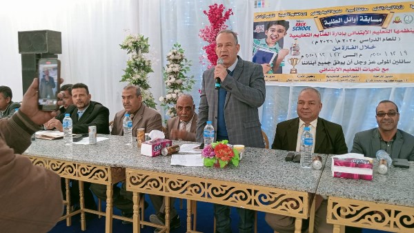 مدير تعليم أسيوط يكرم الفائزين بمسابقة أوائل الطلبة للمرحلة الابتدائية بإدارة الغنايم